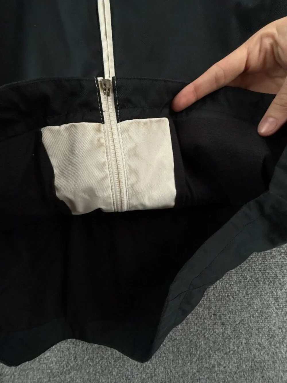 Nike torn smoking non